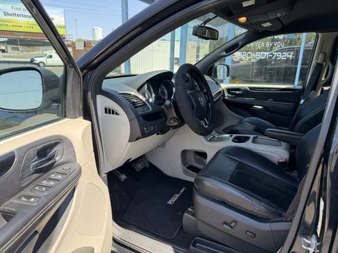 Used 2014 Dodge Grand Caravan SXT FWD image 9
