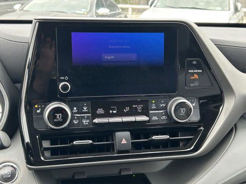 Certified 2023 Toyota Highlander XLE image 20