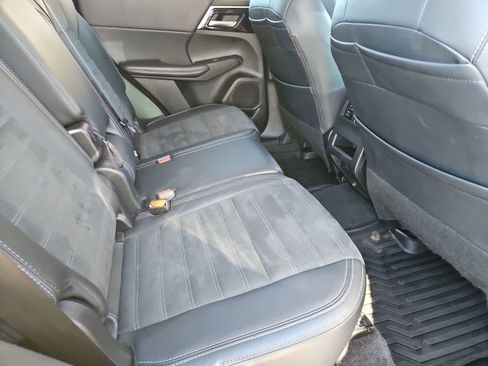 Used 2024 Mitsubishi Outlander SE image 21