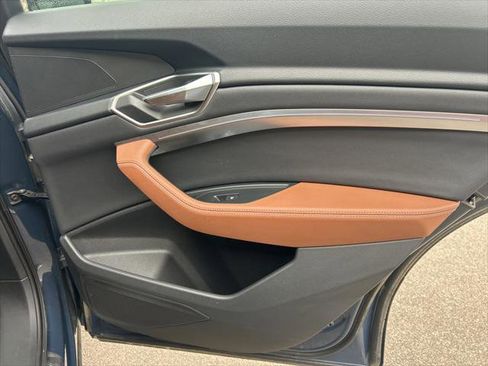 Certified 2024 Audi Q8 e-tron Premium image 30