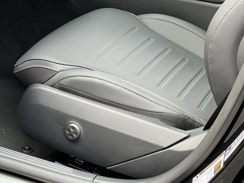 New 2025 Mercedes-Benz C 300 4MATIC Sedan image 12