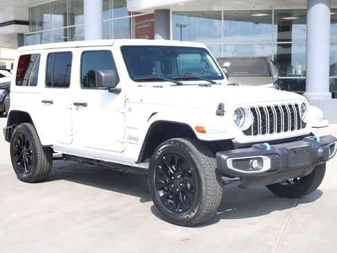 Used 2024 Jeep Wrangler Unlimited Sahara AWD/4WD image 8