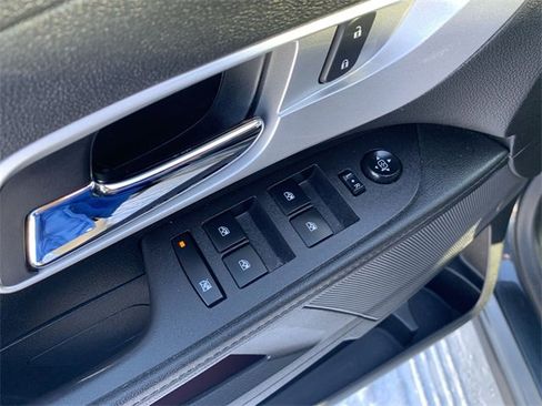 Used 2017 Chevrolet Equinox LT w/ Convenience Package image 22