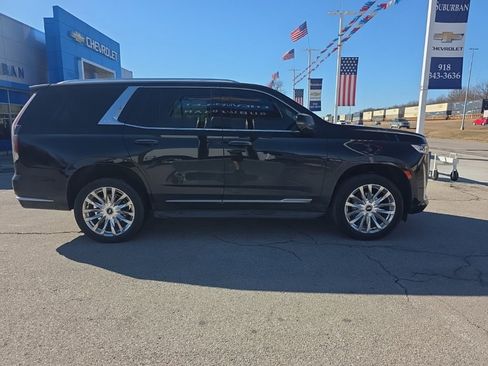 Used 2023 Cadillac Escalade Premium Luxury image 4