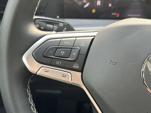 Certified 2025 Volkswagen Tiguan SE image 16