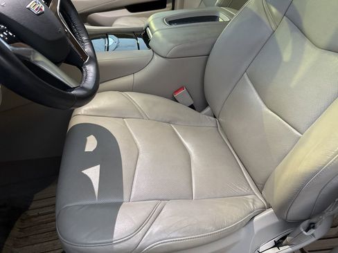 Used 2019 Cadillac Escalade Luxury image 36