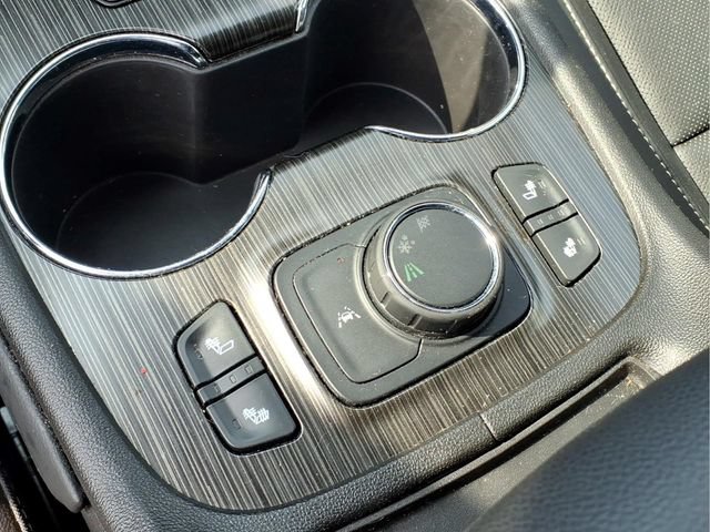Used 2023 GMC Acadia SLT w/ Elevation Edition FWD image 11