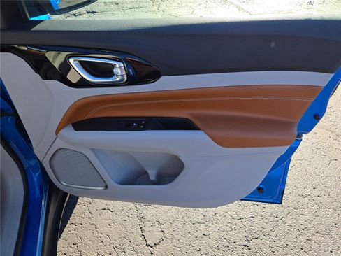 Certified 2022 Jeep Compass Limited image 6