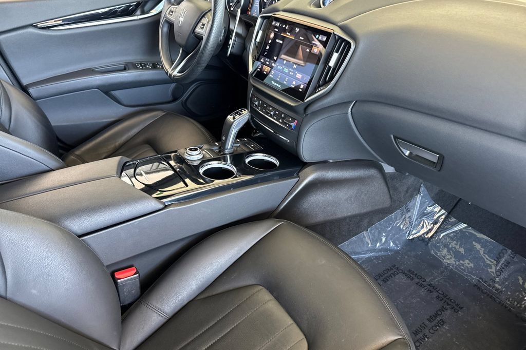 Used 2023 Maserati Ghibli Modena RWD image 14