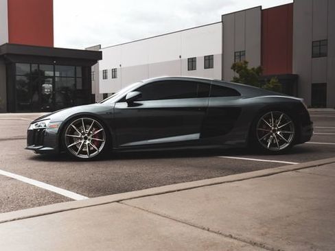Used 2017 Audi R8 V10 AWD/4WD image 2