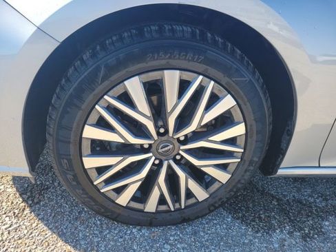 Used 2024 Nissan Altima 2.5 SV image 25