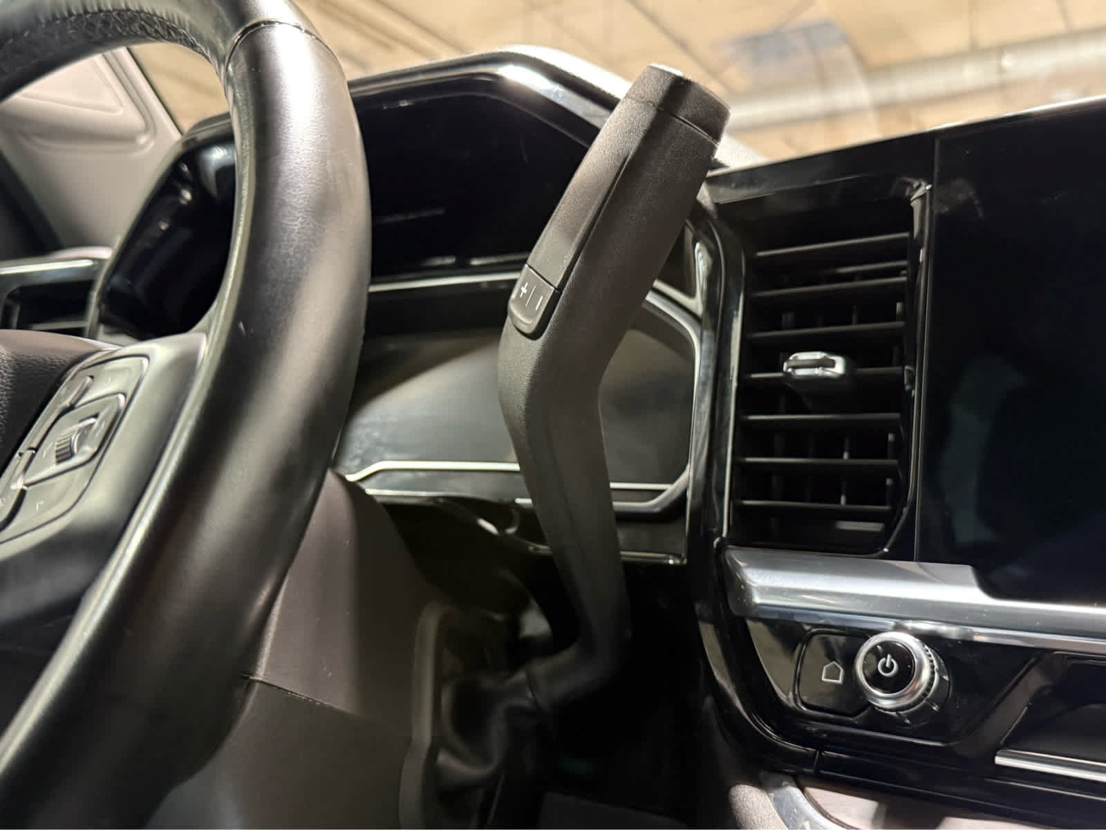 Used 2024 GMC Sierra 1500 SLT AWD/4WD image 25