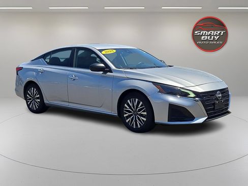 Used 2024 Nissan Altima 2.5 SV FWD image 4