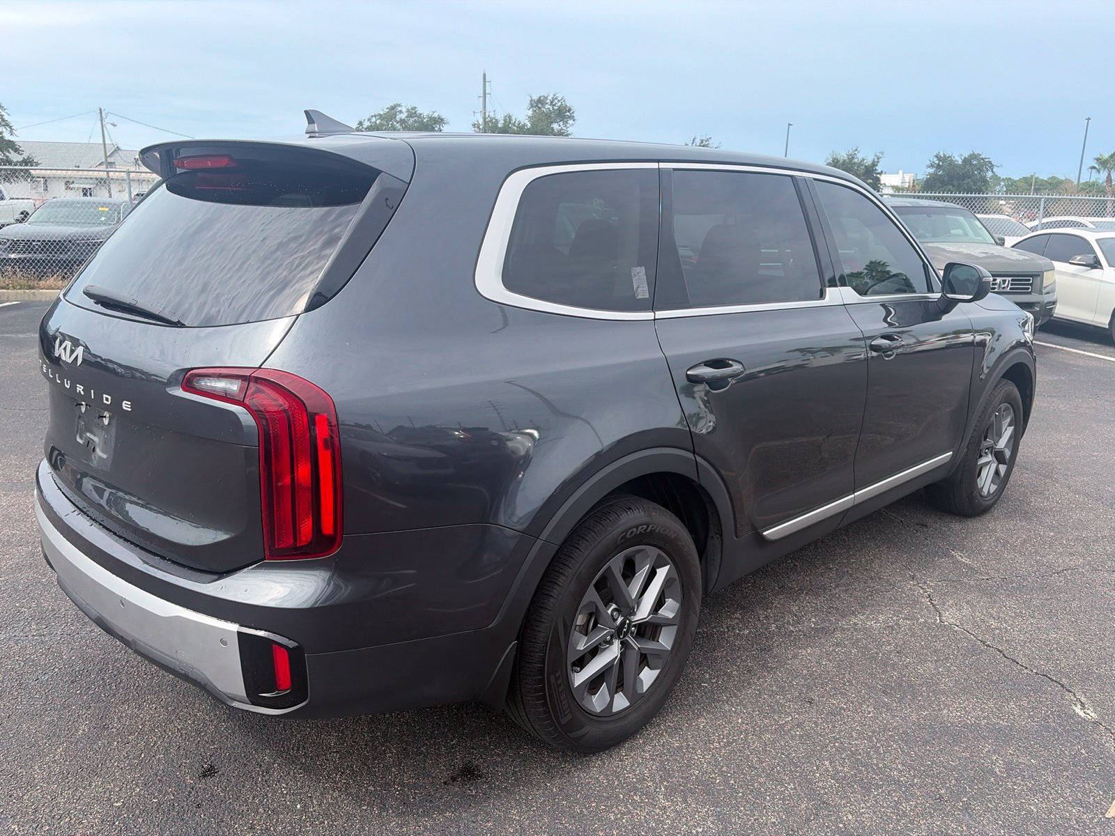 Used 2024 Kia Telluride LX FWD image 7