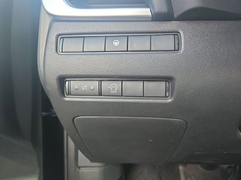 Used 2023 Nissan Rogue SV image 18