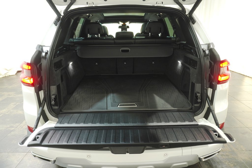 Used 2023 BMW X5 xDrive40i w/ Premium Package AWD/4WD image 5
