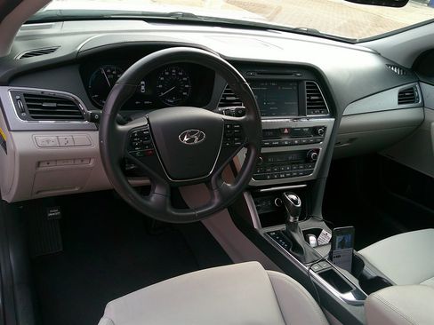 Used 2017 Hyundai Sonata Plug-IN Hybrid image 15