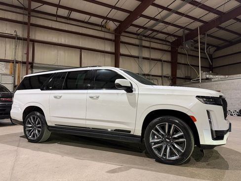 Used 2021 Cadillac Escalade ESV Sport w/ Driver Assist Tech Package AWD/4WD image 3