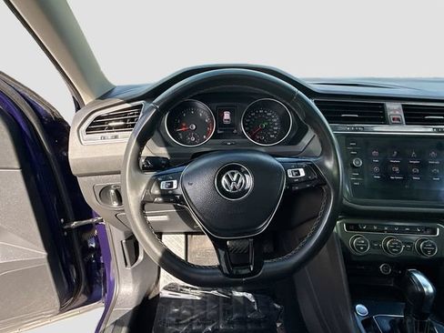Used 2021 Volkswagen Tiguan SE w/ Panoramic Sunroof Package FWD image 11