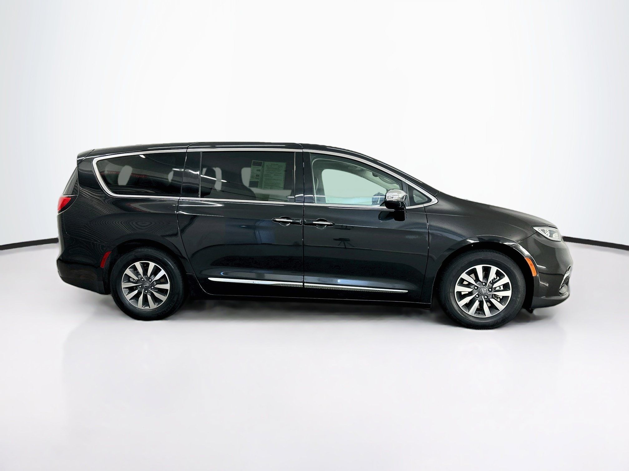 Used 2023 Chrysler Pacifica Limited FWD image 10