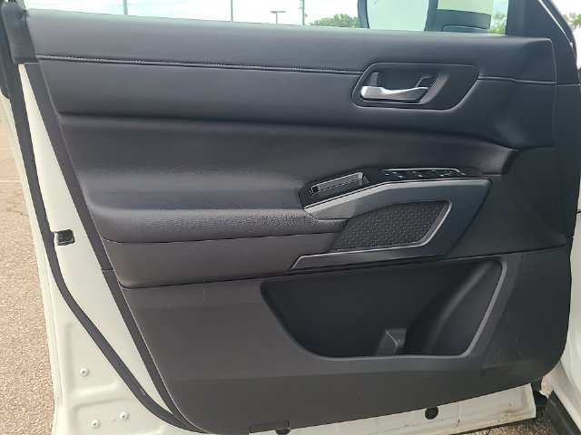 Used 2024 Nissan Pathfinder SL AWD/4WD image 10