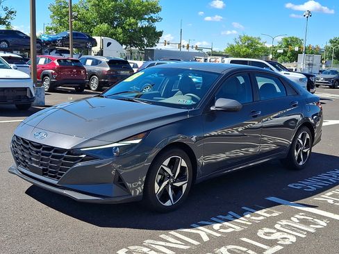 Certified 2023 Hyundai Elantra SEL w/ Convenience Package FWD image 3