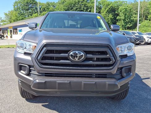 Used 2022 Toyota Tacoma SR image 2