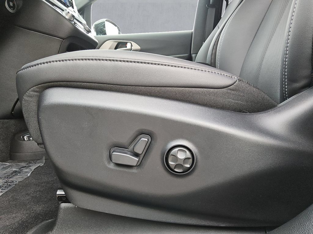 New 2027 Chrysler Pacifica Select w/ Family Tech Group FWD image 16