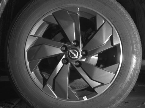 Used 2025 Nissan Rogue SV FWD image 17