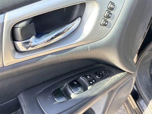 Used 2017 Nissan Pathfinder SL w/ SL Tech Package image 11