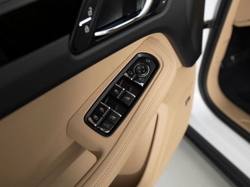 New 2026 Porsche Macan AWD/4WD image 20