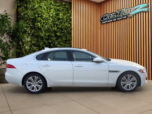 Used 2017 Jaguar XF Premium AWD/4WD image 3