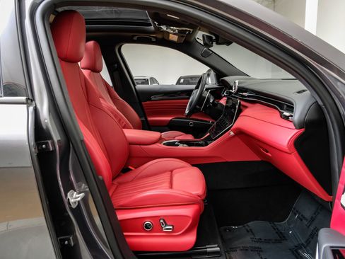 Used 2023 Maserati Grecale Modena image 36