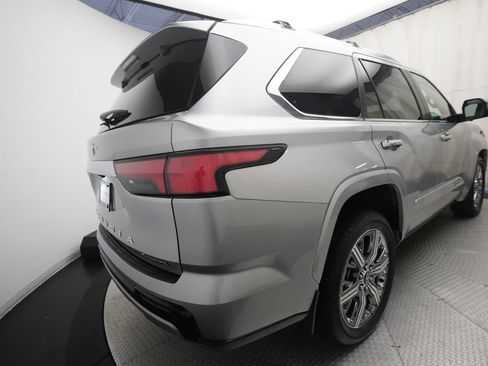 Used 2025 Toyota Sequoia Capstone AWD/4WD image 13