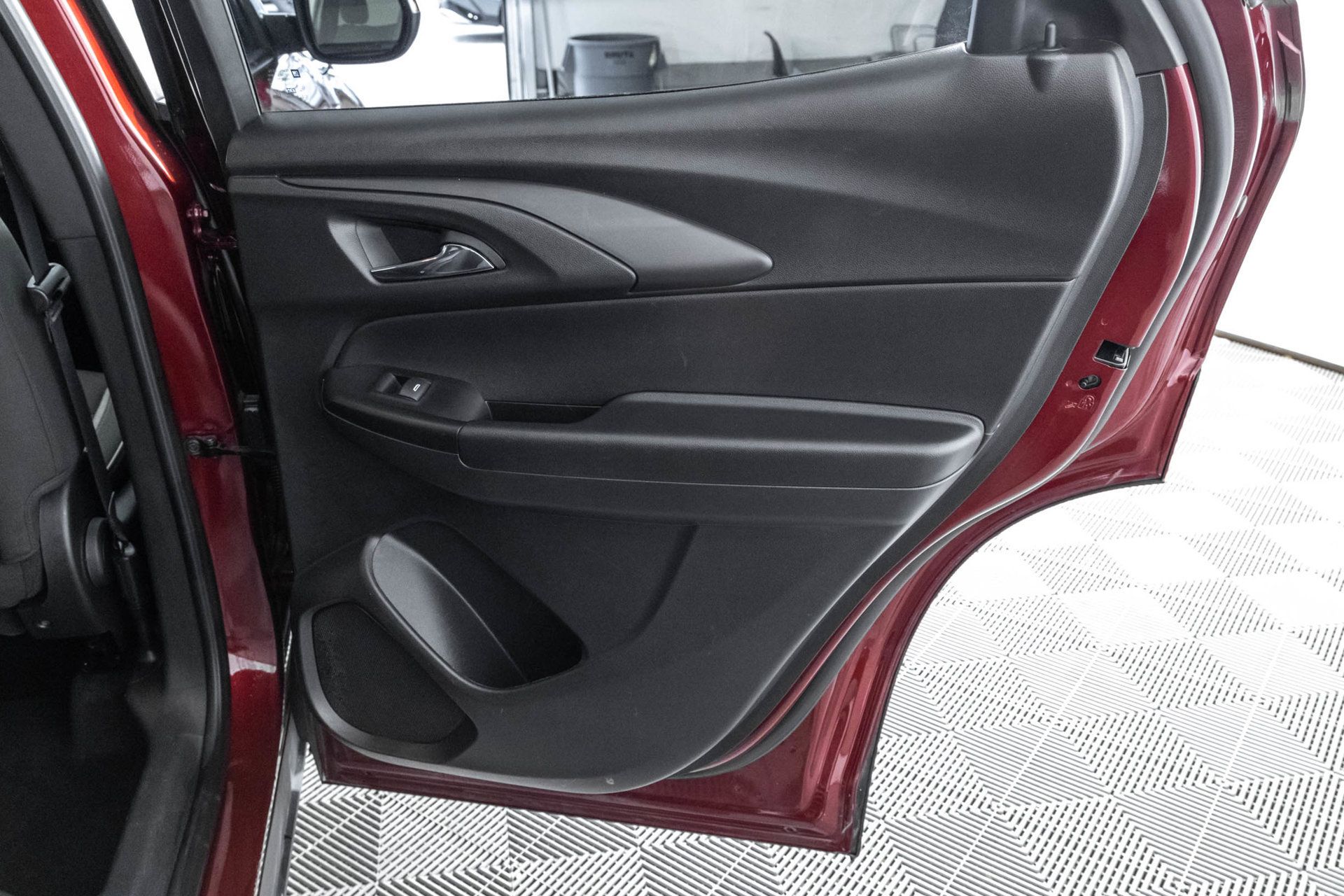 Used 2025 Chevrolet TrailBlazer LT AWD/4WD image 37