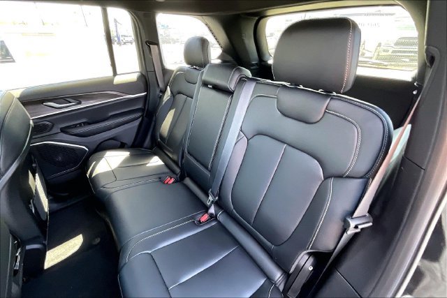 New 2026 Jeep Grand Cherokee Limited AWD/4WD image 10