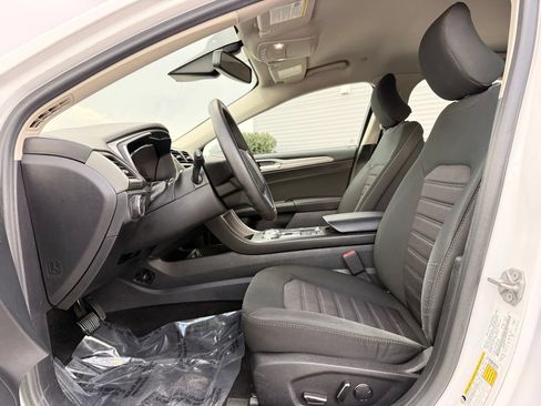 Used 2019 Ford Fusion SE FWD image 11