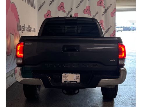 Used 2023 Toyota Tacoma SR5 RWD image 11