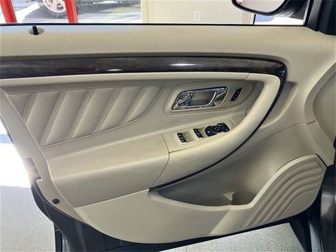 Used 2018 Ford Taurus Limited image 9