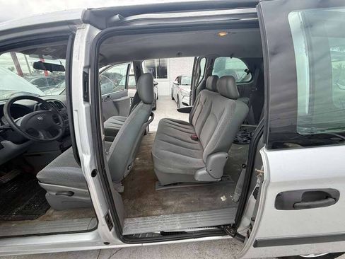 Used 2005 Dodge Caravan SE w/ Popular Equipment Group FWD image 9