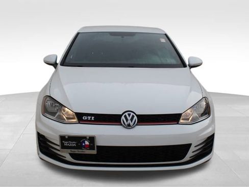 Used 2016 Volkswagen Golf S image 2