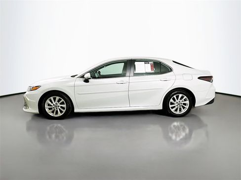 Used 2023 Toyota Camry LE image 5
