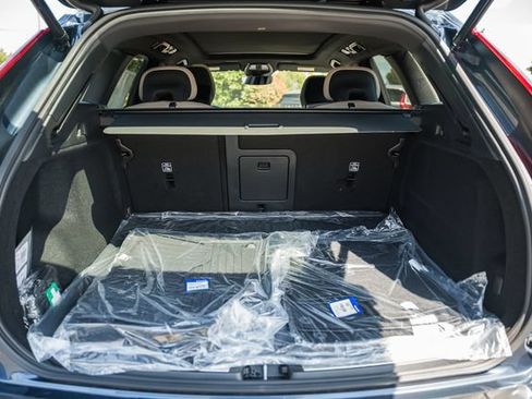 New 2027 Volvo XC60 B5 Plus AWD/4WD image 10
