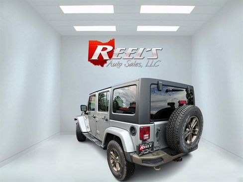 Used 2016 Jeep Wrangler Unlimited Sahara AWD/4WD image 32