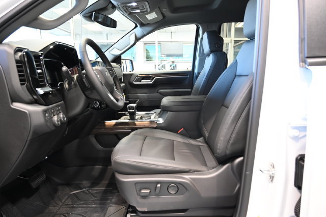 New 2026 Chevrolet Silverado 1500 RST w/ Redline Edition AWD/4WD image 12