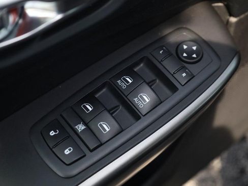 Used 2020 Jeep Cherokee Latitude Plus w/ Cold Weather Group AWD/4WD image 10