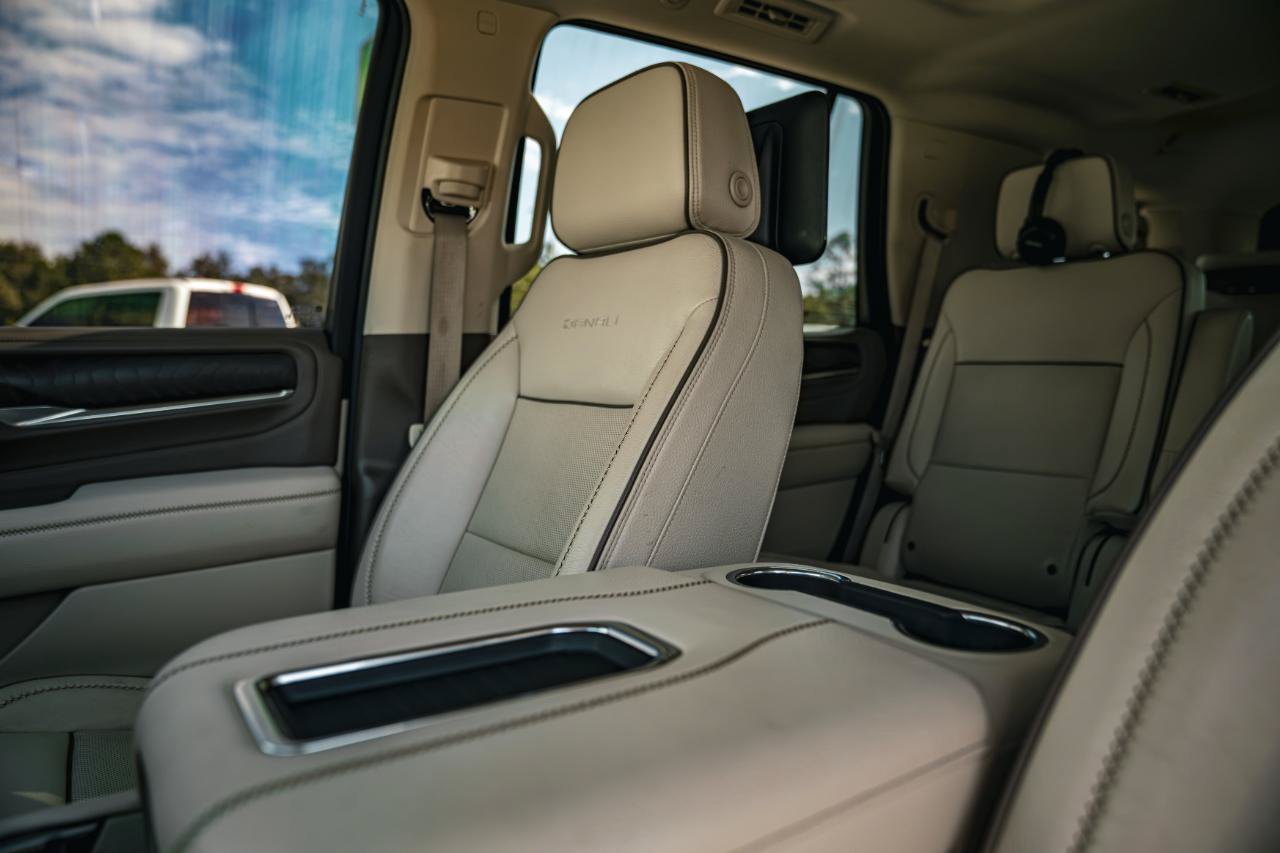 Used 2023 GMC Yukon Denali AWD/4WD image 24