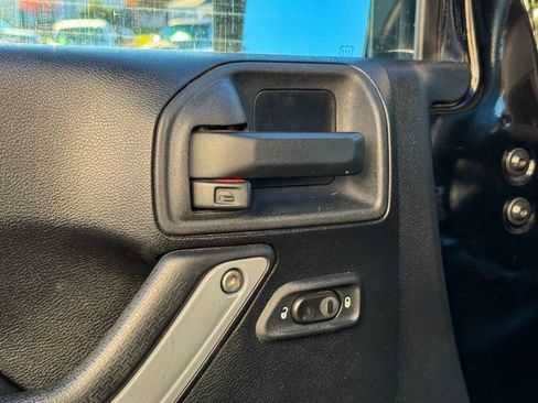 Used 2013 Jeep Wrangler Unlimited Rubicon w/ Dual Top Group image 21