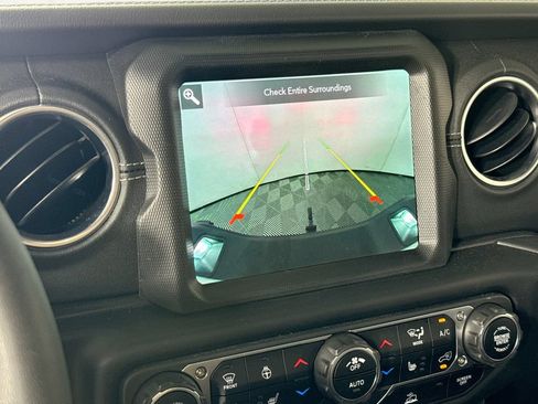 Used 2023 Jeep Gladiator Overland w/ LED Lighting Group AWD/4WD image 14