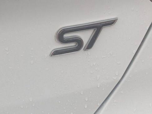 Used 2017 Ford Focus ST image 11